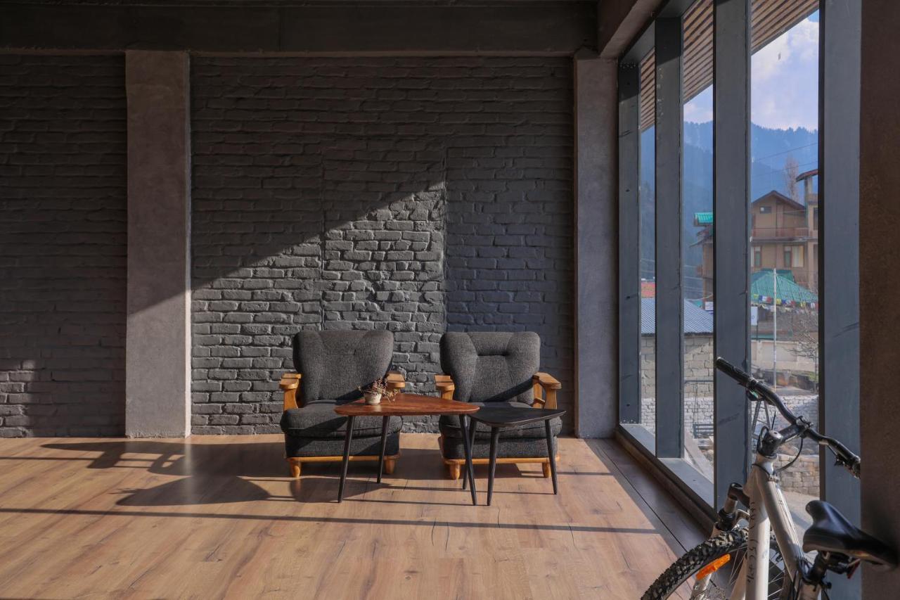 Hotel Warehouse X Poshtel Manāli Exterior foto